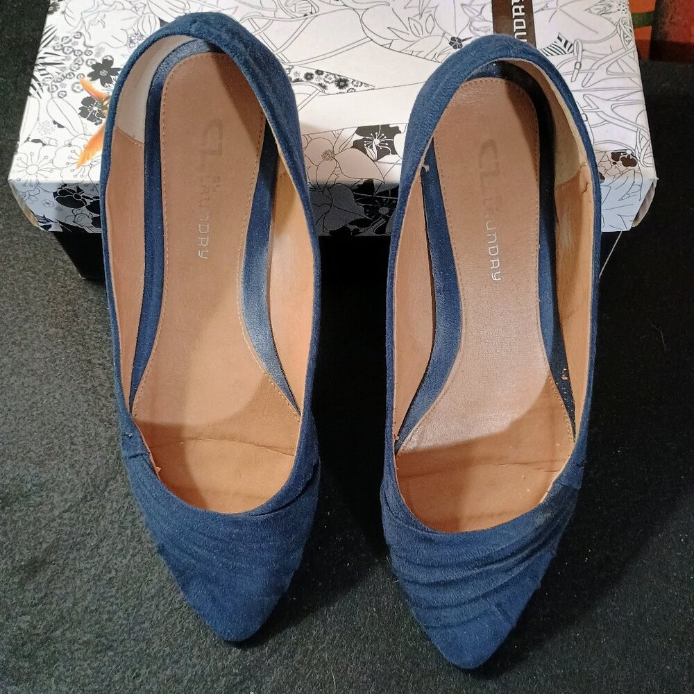GUC: CL by Laundry Sze 9 Indigo Saleema Suede Flats